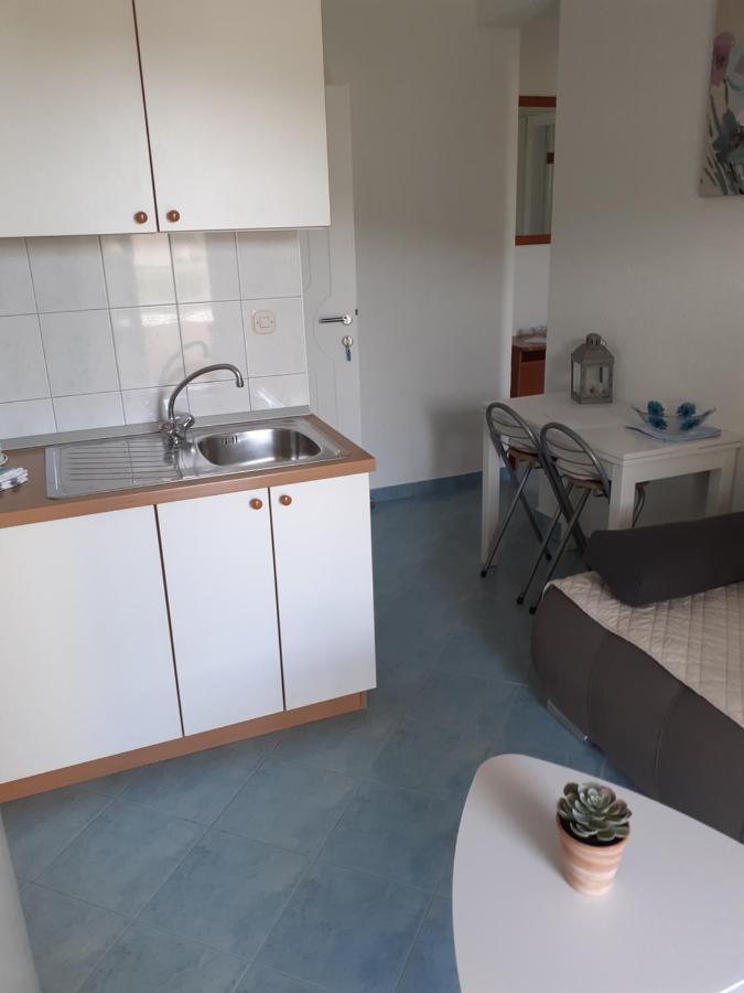 Apartments Lozina Дрвеник Экстерьер фото